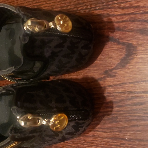 Girl's MK Michael Kors Logo Black Gold zipper charm ballet flats dress shoes 3 - Picture 4 of 9